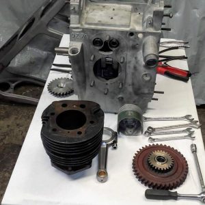 Fahrzeug und Motorreparatur